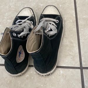 Hi top Chuck Taylor Converse Black size 6.5 fit size 7 women